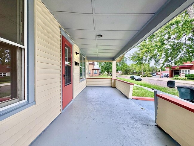 Photo - 1227 Napier St