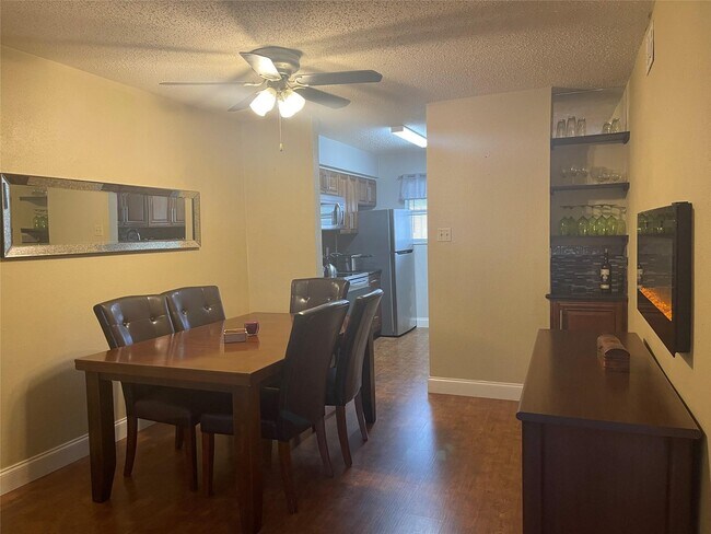 Photo - 3535 NASA Road 1 Unidad True