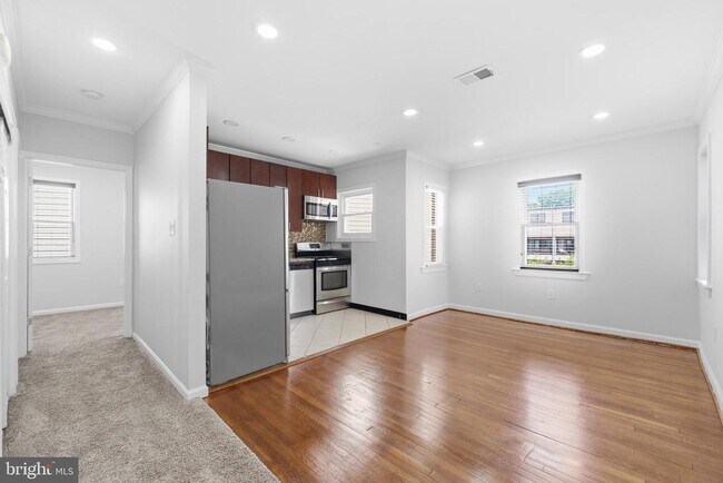 Photo - 2712 6th St NE