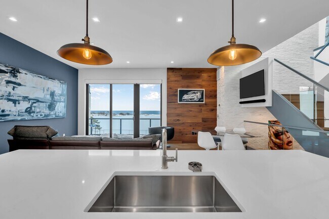 Photo - 200 Ocean Ave N