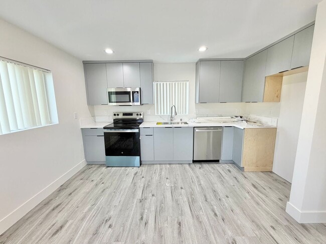 1323 W 91st St Unit 1325 W 91st St #A