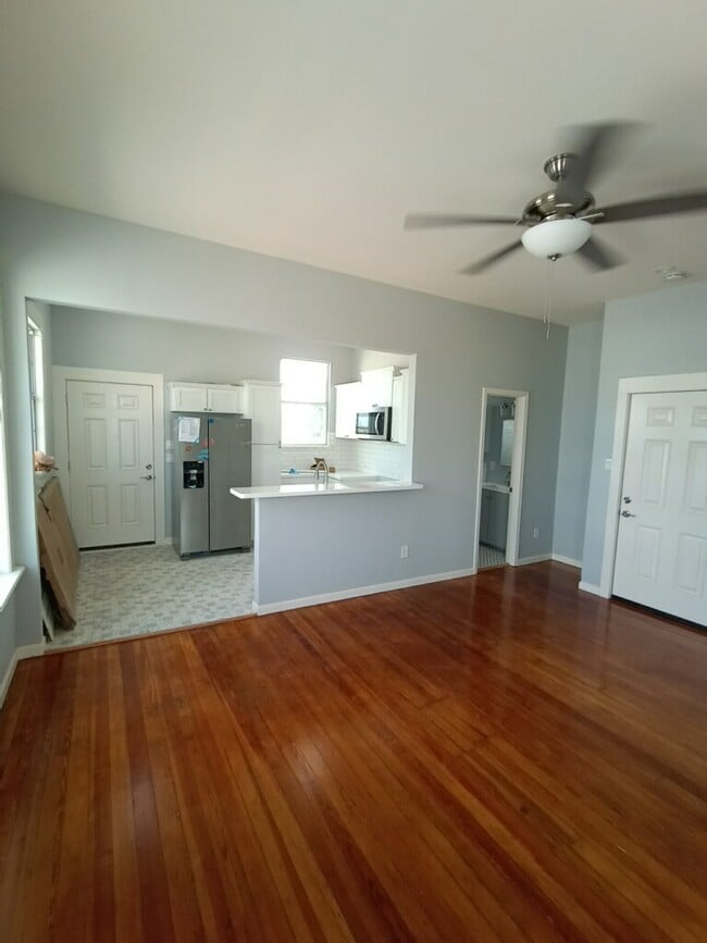 Building Photo - 728 Avenue K Ave Unit #3 Rental