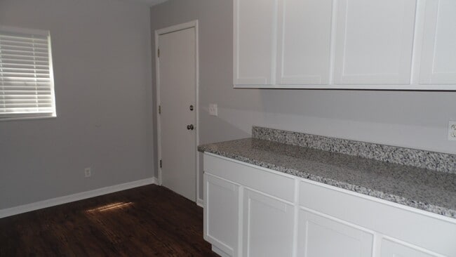 Photo - Creekside Apartments