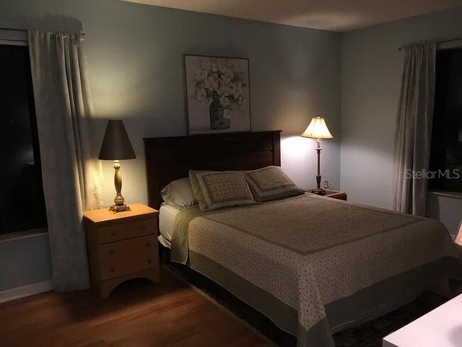 Building Photo - 2655 Pine Ridge Way N Unit H3