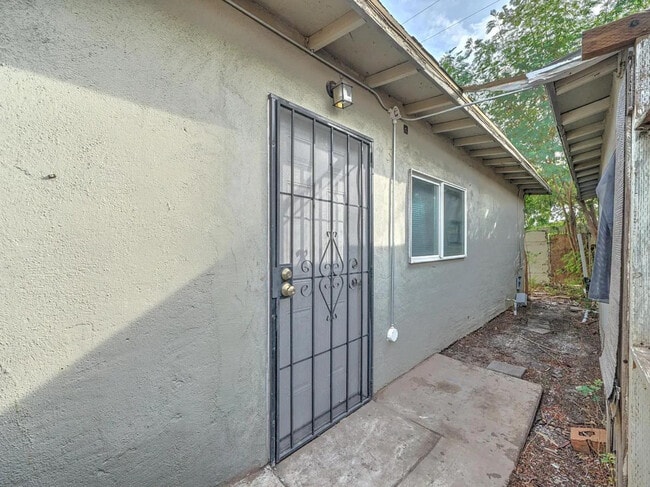 Photo - 2135 W Hadley St