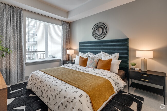 2BR, 2BA - 1,075SF