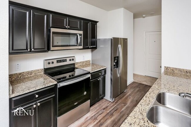 Photo - 466 London Dr