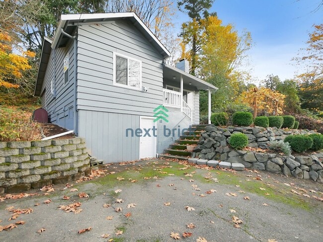 Building Photo - A beautiful 4 bed and 2 bathroom house for rent