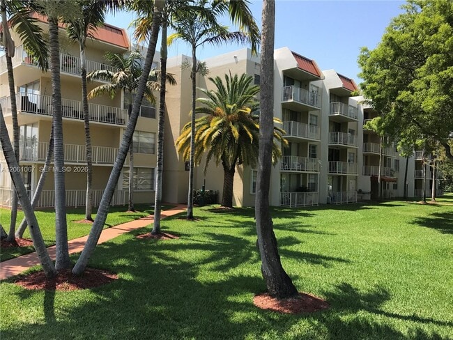 Building Photo - 13100 SW 92nd Ave Unit A-316