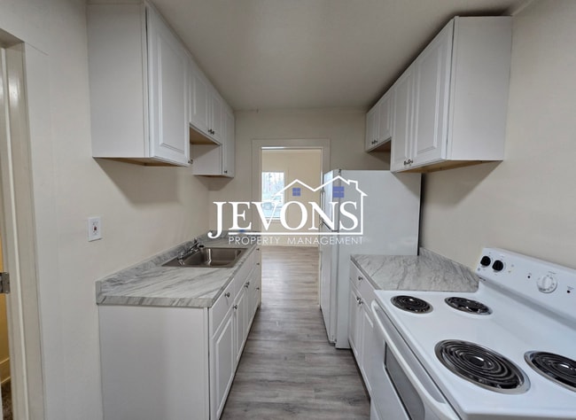 Photo - 201 N 6th St