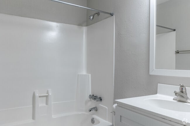 2BR, 1BA - Forest Ridge