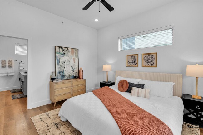 Photo - 1833 Labrador Ln