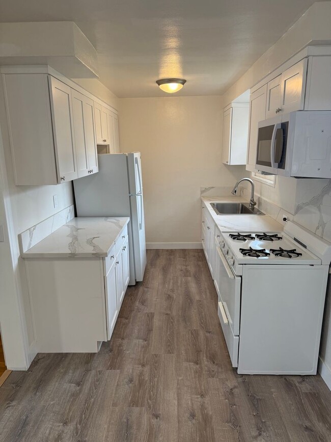 Photo - Remodeled 1BR Apartment Steps from Windans... Unit 350 Palomar Ave.