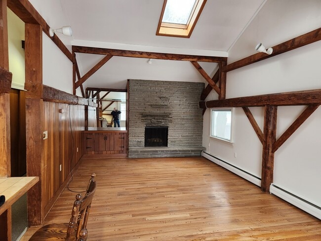 Photo - 116 W High St Unidad 201