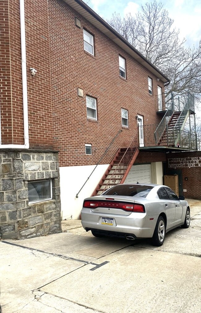 Photo - 916 Chester Pike Unit 3