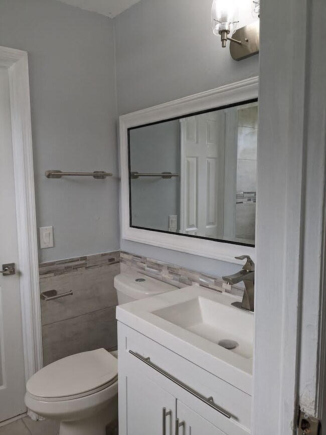 Photo - 209 Avondale Dr Unit 1 East