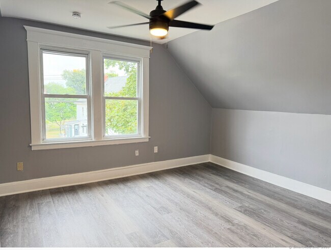 Photo - 106 Helen St Unit 3rd Floor