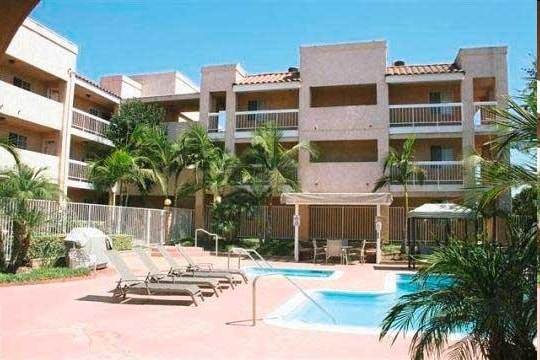 Building Photo - Huntington Oaks Village Rental