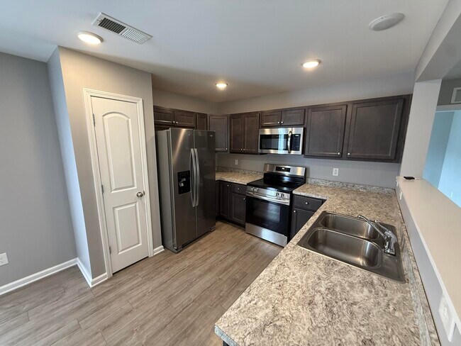 2384 Huntly Pl