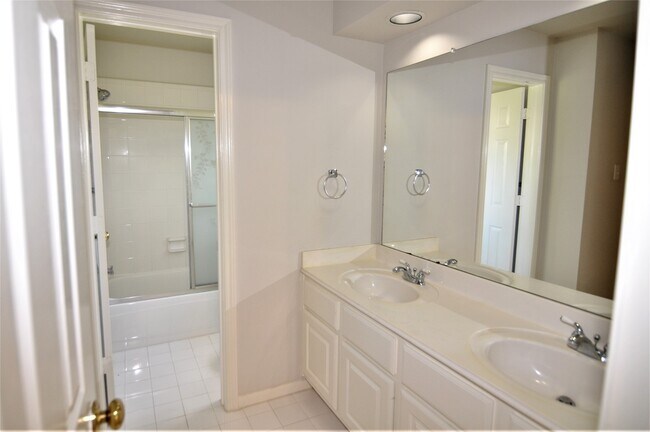 Photo - 17410 Greystone Ct