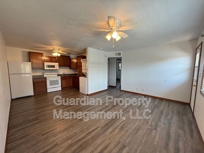 Photo - 1135 N College Dr