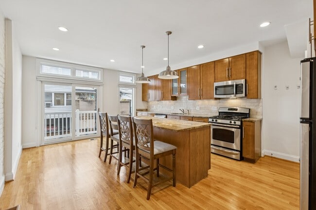 Photo - 1169 Abbey Pl NE