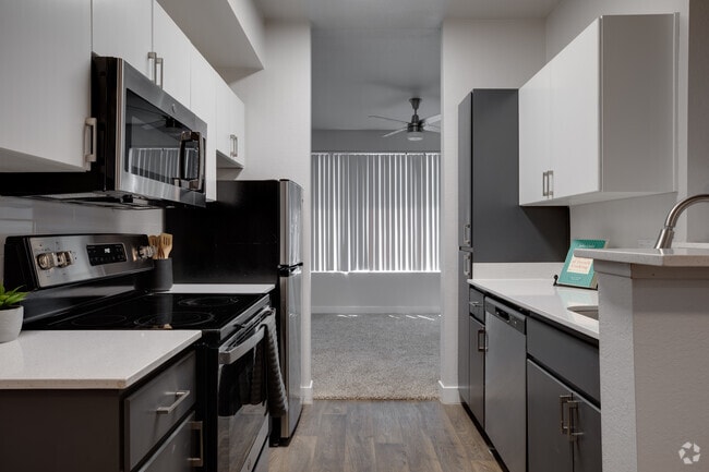 Studio, 1BA - 530SF