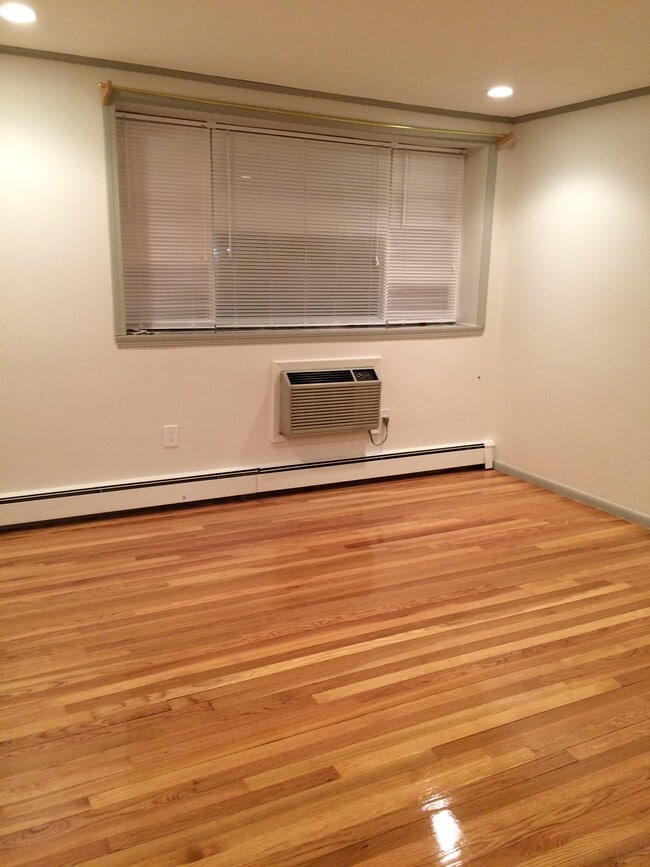 Photo - 360 Market St Unidad 8