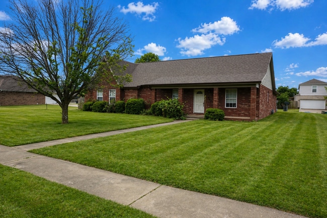 Building Photo - PRE-LEASING FOR AUG 10TH MOVE-IN! - 4 BED/2BATH HOUSE