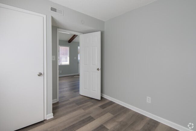 2BR, 1BA - 850SF - Primary Bedroom