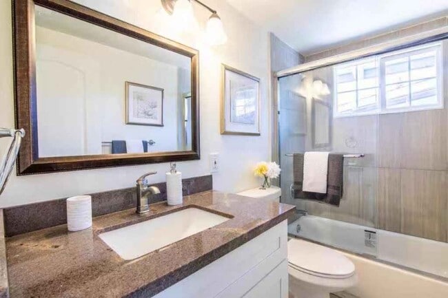 Photo - 1047 Blazingwood Dr