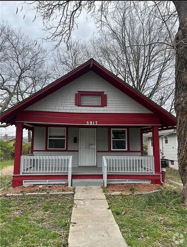 Building Photo - 3 bedrooms 1 Full bathroom. The house is v...