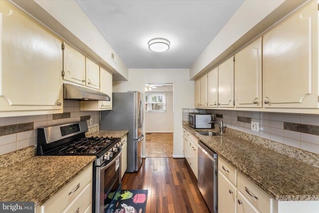 Photo - 5052 Cliffhaven Dr