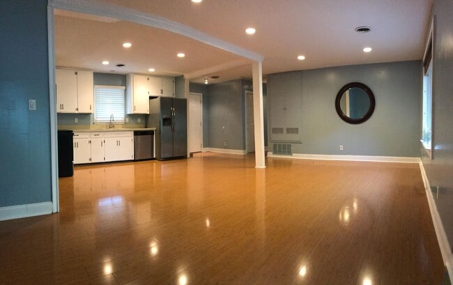 Photo - ** 3 Bed 2 Bath located behind Faulkner ** Call the self showing number to schedule a tour 334-36...