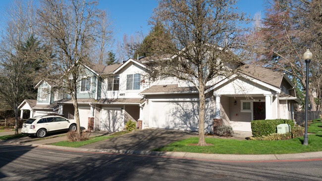 Photo - 4911 Talbot Pl S