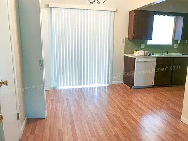 Photo - 1700 Larch St Unit #B