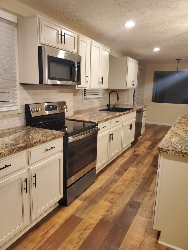 Photo - 882 Wimbleton Dr