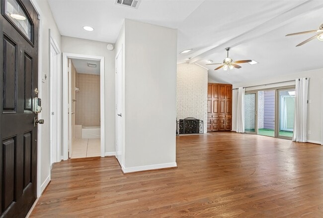 Photo - 6807 Anglebluff Cir