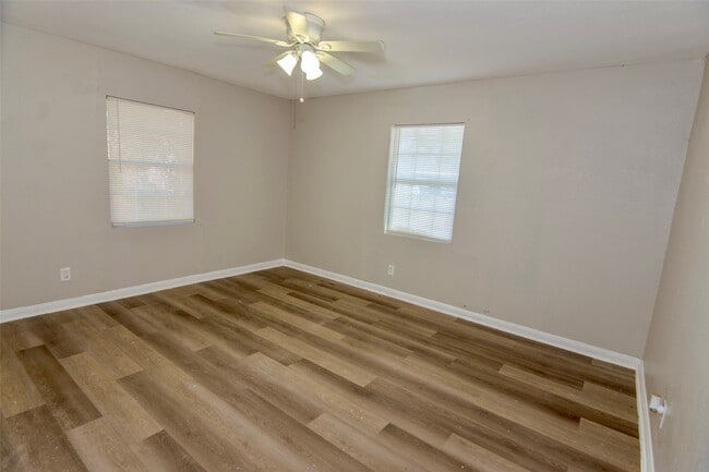 Photo - 904 Mobile Dr