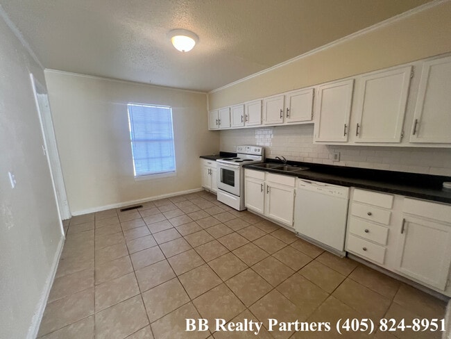 Photo - 6721 E 5th St