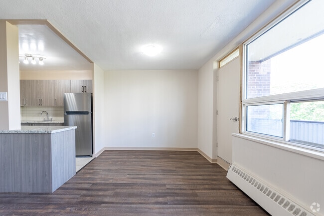 1BR, 1BA - Dining Room - Strathroy Manor