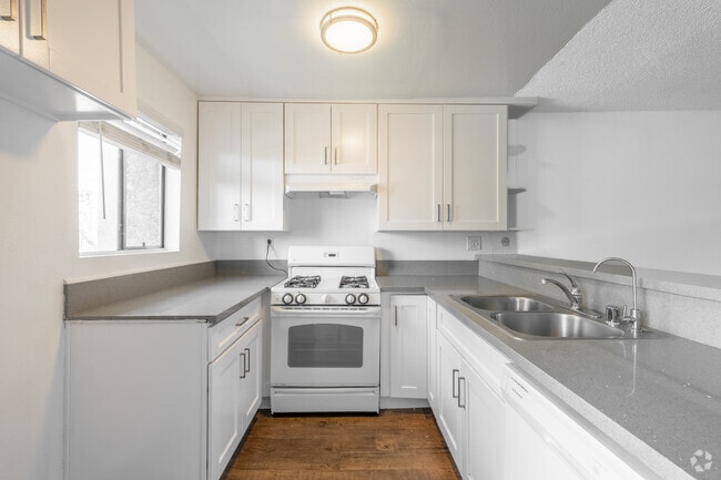 2BR, 2BA - 820SF - Kitchen - Terra Vista