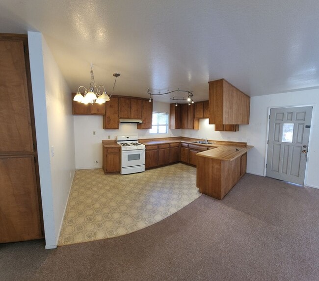 Photo - A Surfer's dream!! Short distance to the beach!!