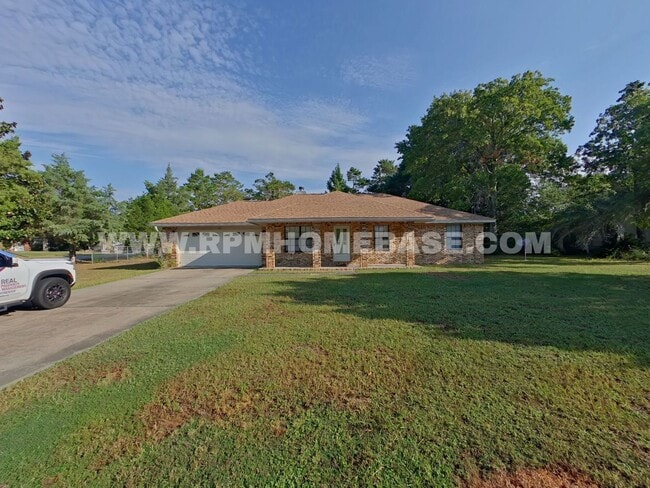 Building Photo - Charming 3-Bedroom Corner Lot Home with Sp...