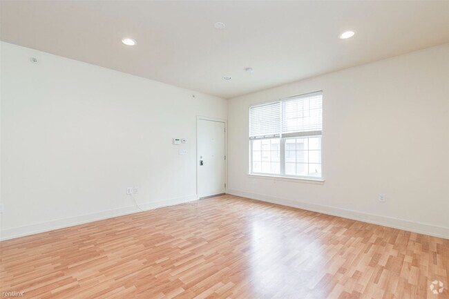 Building Photo - 4 br, 2 bath Triplex - 1511 MASTER ST Unit 101 Rental