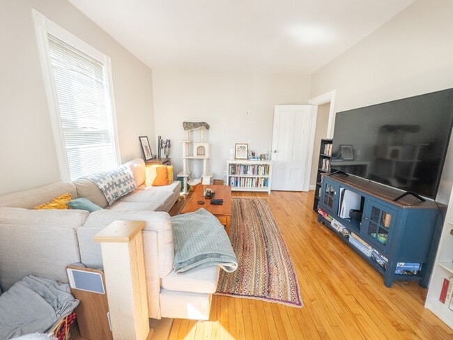 Photo - 35 1/2 Essex Street Unit 2