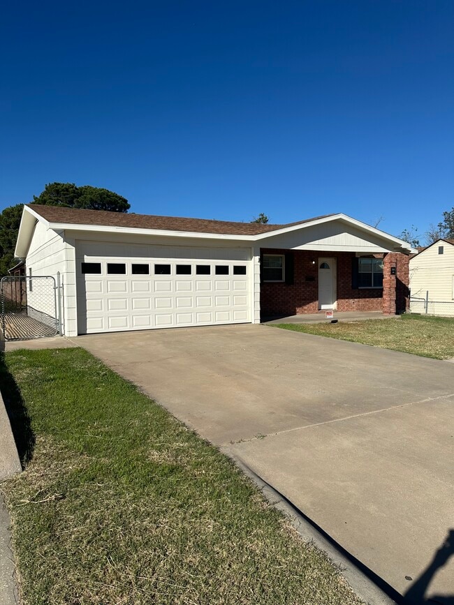 Building Photo - 1606 Nolan St