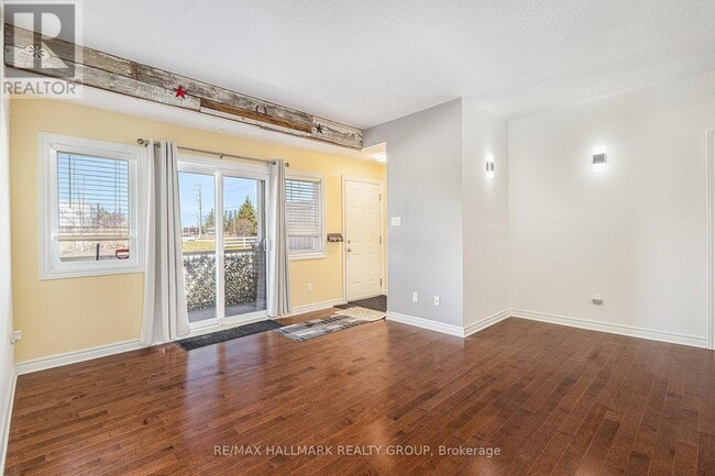 Photo - 920 White Alder Ave Unité F