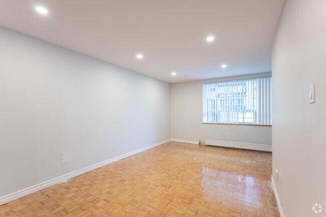 1BR, 1BA - 650SF - Living Room - Serena Court