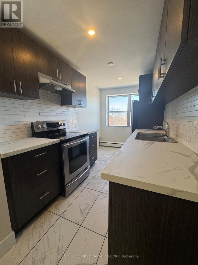 Photo - 75 High St Unité 642